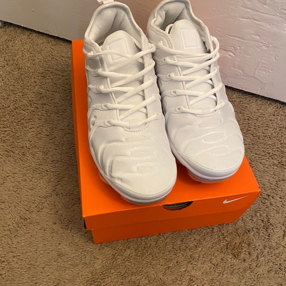 Nike Vapormax plus triple white